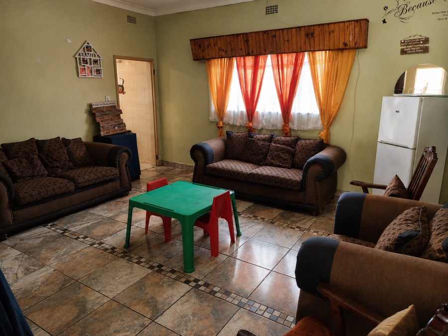 To Let 4 Bedroom Property for Rent in Oos Einde North West
